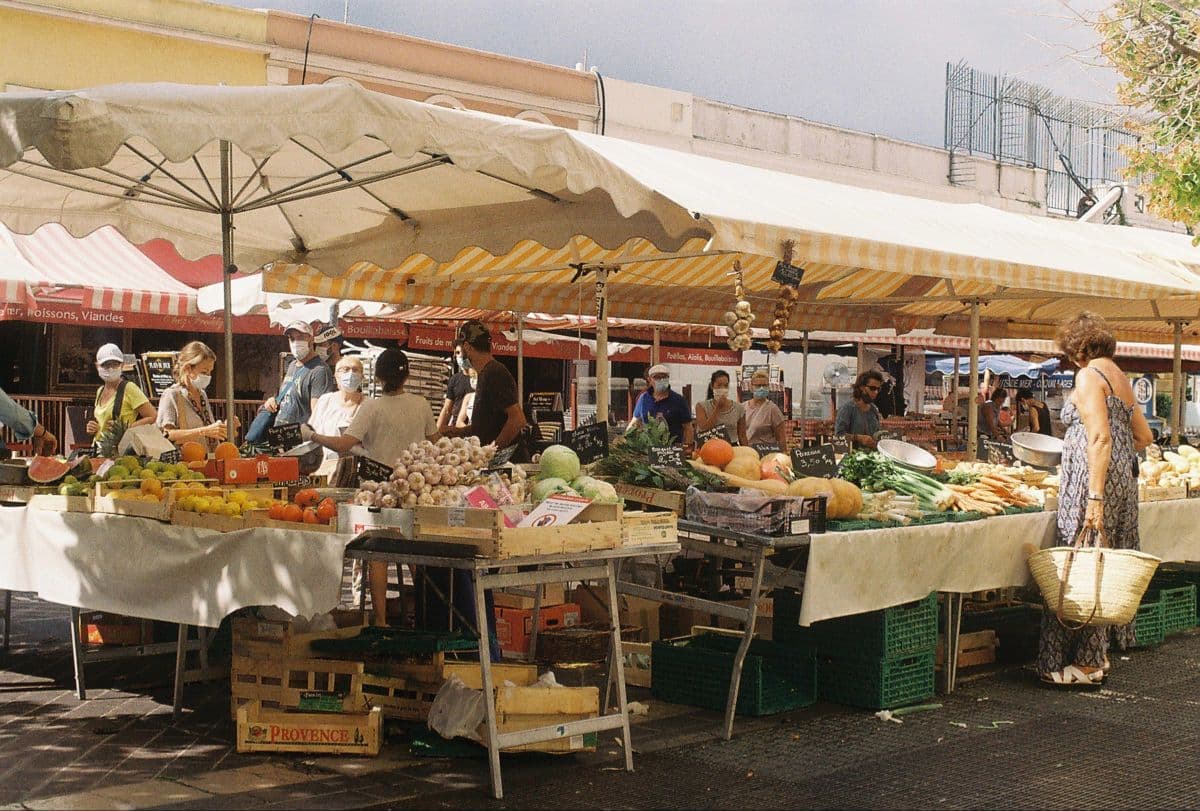 Étal de fruits et légumes frais Ets COUVREUX